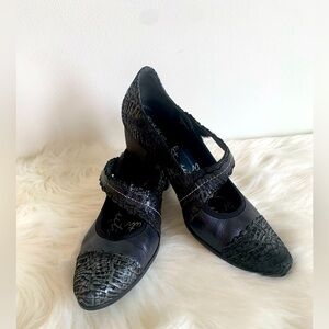 Un Tour En Ville French Designer Shoe Leather Black Heel Velcro Strap Size EU 39